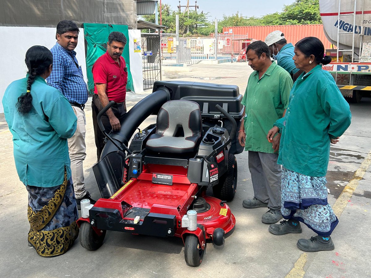 IPIsolution's tweet image. Toro TimeCutter 75742 Delivered to Granules India Pvt Ltd!

🌐 ipi-india.com/ride-on-mowers…

#ToroTimeCutter #ZeroTurnMower #LandscapingSolutions #GranulesIndia #Toro #EffortlessMowing #LawnCareInnovation
#lawncare #toromowers #grasscutting #IrrigationProductsInternational #IPI