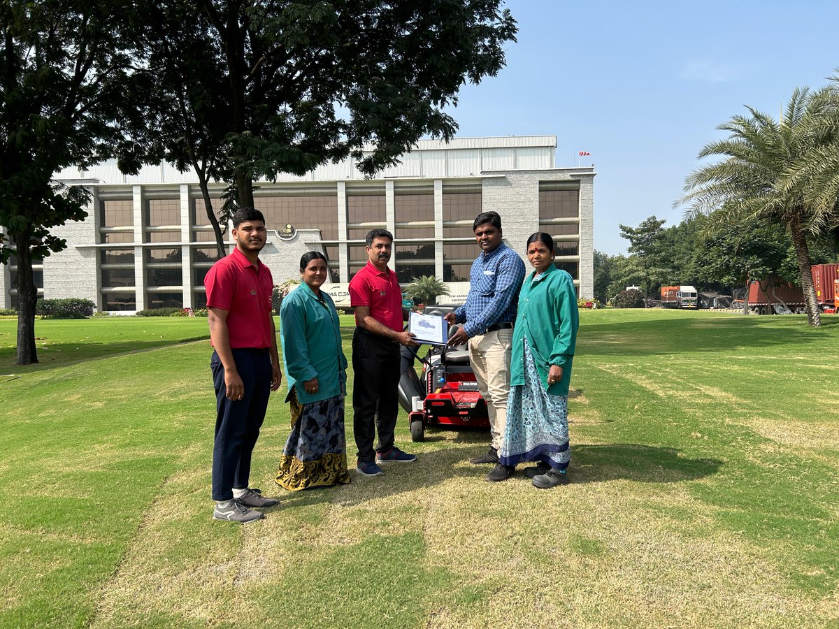 IPIsolution's tweet image. Toro TimeCutter 75742 Delivered to Granules India Pvt Ltd!

🌐 ipi-india.com/ride-on-mowers…

#ToroTimeCutter #ZeroTurnMower #LandscapingSolutions #GranulesIndia #Toro #EffortlessMowing #LawnCareInnovation
#lawncare #toromowers #grasscutting #IrrigationProductsInternational #IPI