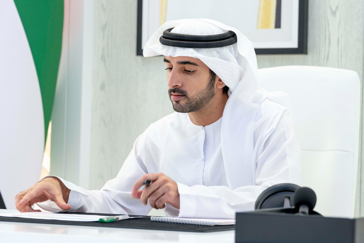 DXBMediaOffice's tweet photo. حمدان بن محمد: لأول مرة في تاريخ غرفة تجارة دبي، إحدى الغرف الثلاث العاملة تحت مظلة غرف دبي، تجاوزت قيمة صادرات وإعادة صادرات الأعضاء 300 مليار درهم لتصل إلى 310 مليار درهم بنمو بلغ 9.2% مقارنة مع 2023 ... خلال العام الماضي، انضم للغرفة أكثر من 70 ألف عضو جديد ليصل إجمالي عدد الأعضاء إلى أكثر من 258 ألف شركة بنمو بنسبة 18% في اجمالي الاعضاء مقارنة مع 2023... 
غرفة تجارة دبي بتاريخها العريق الذي يعود إلى 1965 قادرة على دفع النمو المستقبلي في الإمارة لآفاق جديدة، وعازمون على توفير أفضل بيئة أعمال في العالم بما يضمن تحقيق نجاحات أكبر لشركاء دبي.