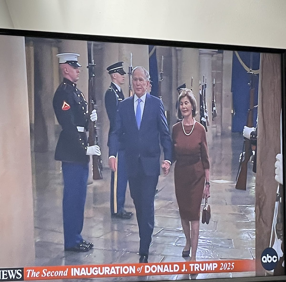 cthomas1211's tweet image. Classy couple. #POTUS43! #Inauguration2025!