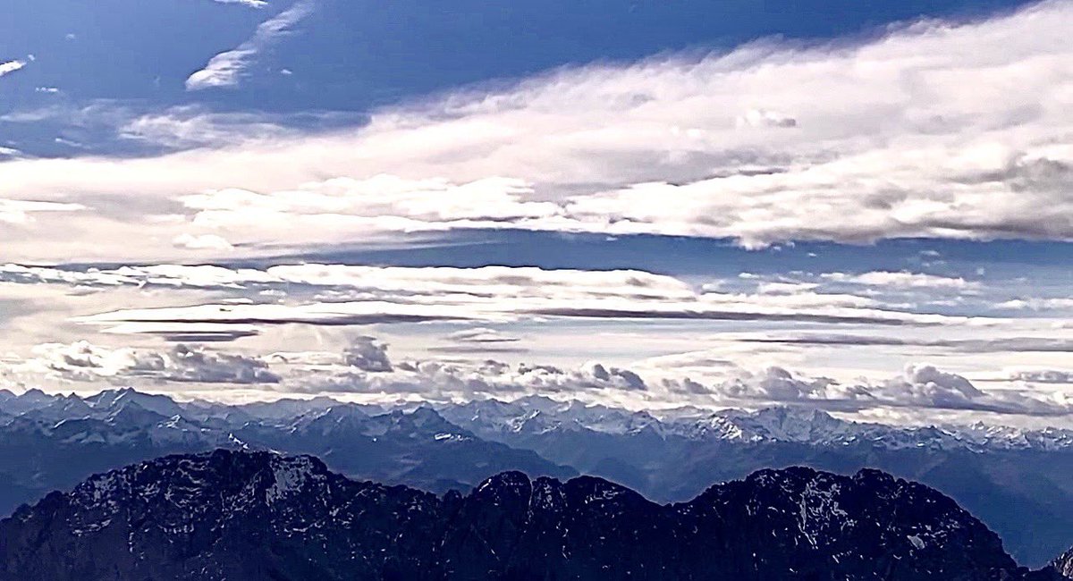 A unique view on the Zugspitze in the Alps (Germany)🏔️📸🇩🇪

#NaturePhotography #naturelovers #NatureBeauty #naturistfamily #NaturistLifestyle #NaturalSelection #PictureOfTheDay #pictures 🏔️📸🇩🇪