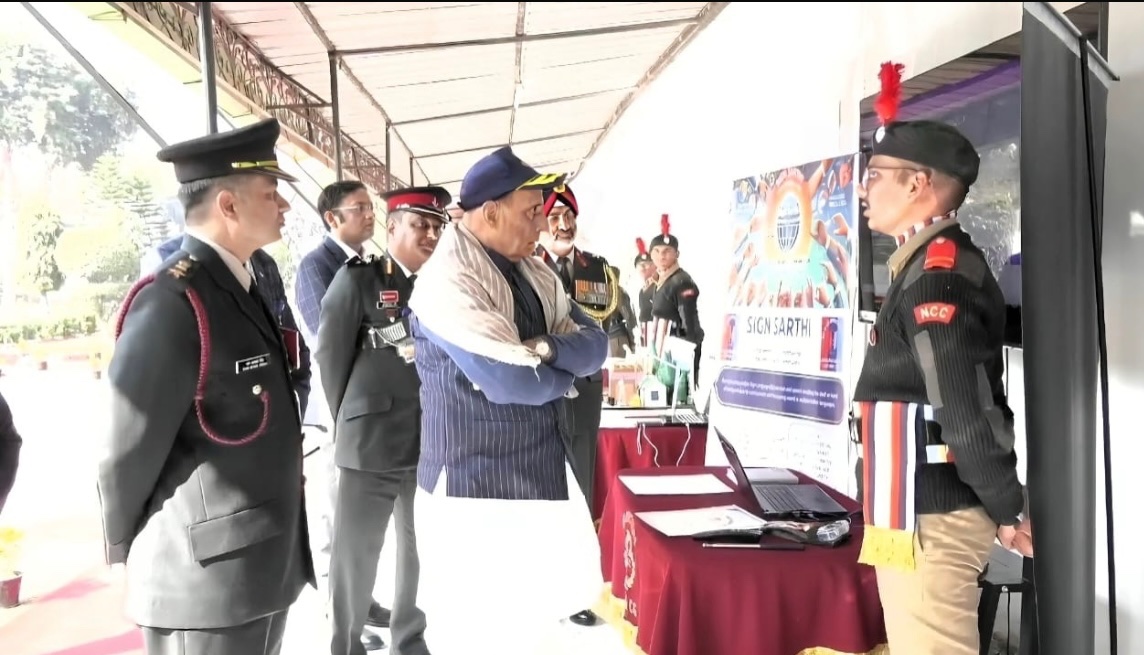 NccDteMPCG's tweet photo. #RDC 2025: UO Ayush Gautam of 4MP CTR, Jabalpur Gp, MP &amp; CG Dte briefing the Raksha Mantri about his project as part of the ‘Idea &amp; Innovation’ competition.
@HQ_DG_NCC 
@CMMadhyaPradesh
@JansamparkMP
@highereduminmp https://t.co/AB5k58hkDM