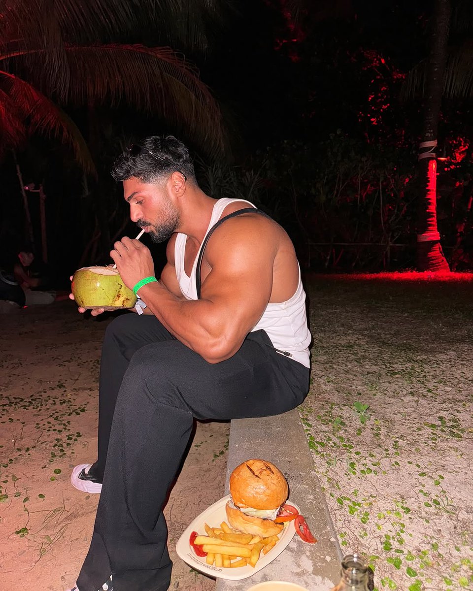 andreideiuuu's tweet photo. Nariyal pani! 🥥 https://t.co/CY1T6eCPYg