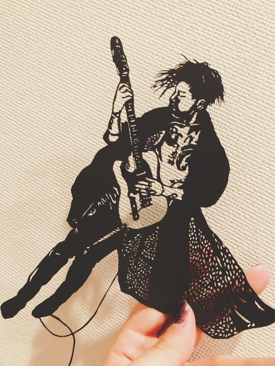 lily_piko_nails's tweet photo. 切り絵にハマってた頃にMIYAVIさんの
切り絵したの出てきた!!❤️🔥
また切り絵したいけどなぁ🥹眼精疲労(笑)
#MIYAVI #MIYAVIfanart https://t.co/SI3UeR8Ely