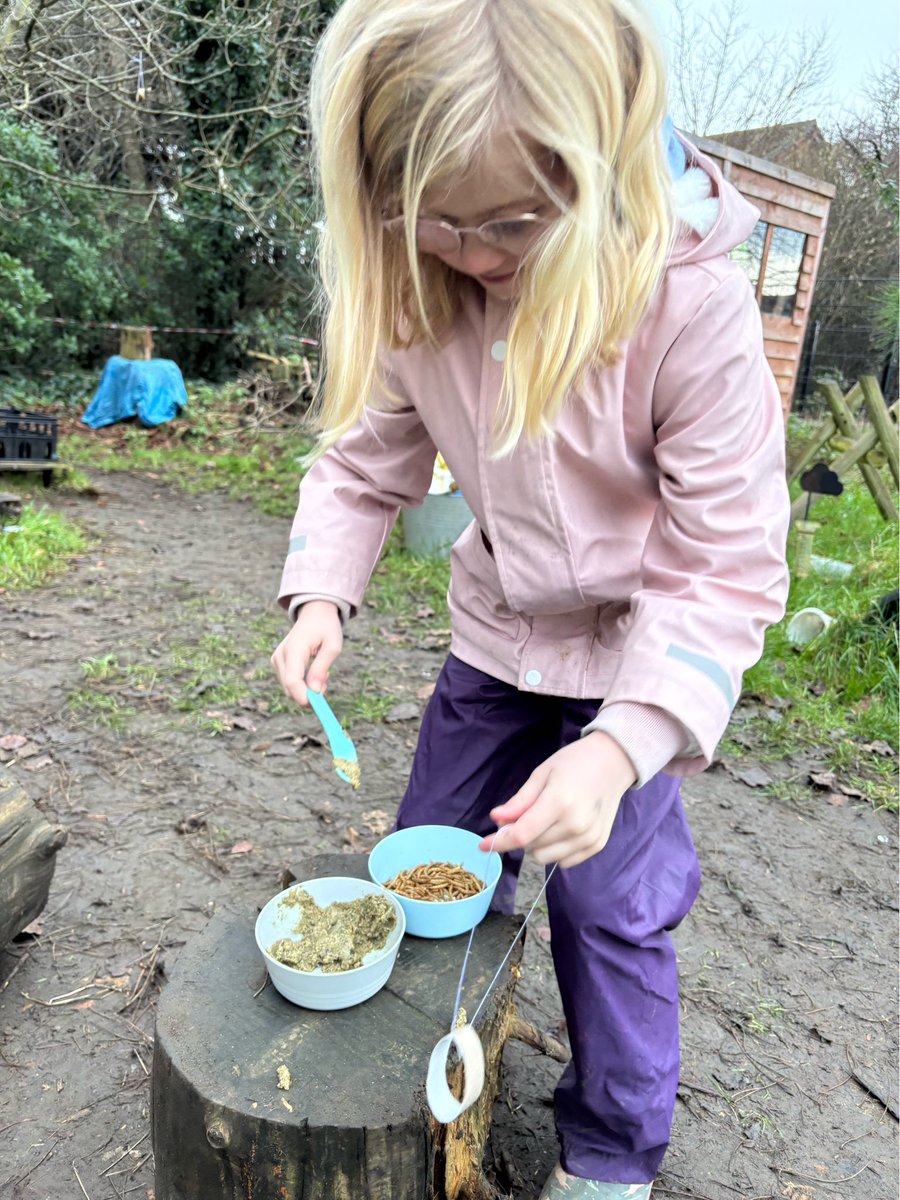 HurstParkSchool's tweet image. 🌳🐦 Y2 had a tweet-tastic time at Forest School today! To encourage more feathered friends into our forest, we crafted mini bird feeders and made bird seed pies in the mud kitchen🐦🍃 #ForestSchool #OutdoorLearning #Bigschoolsbirdwatch @LEOacademies #WeAreLEO🦁 @LEOforestschool