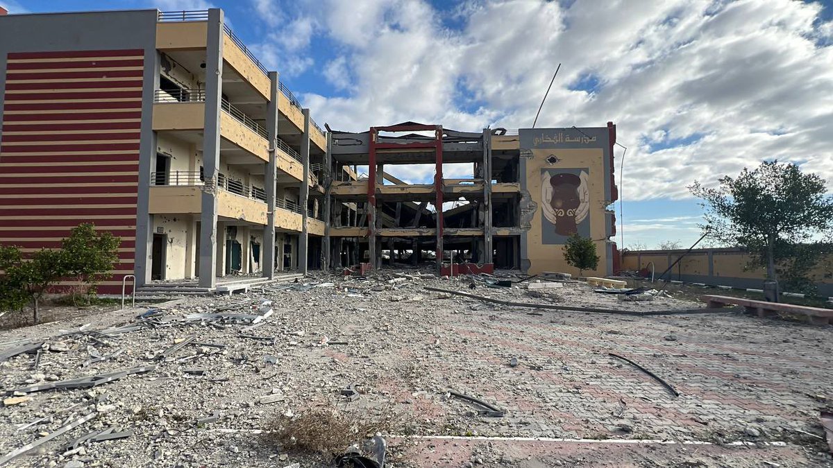 Timesofgaza's tweet image. Al-Fukhari school, Khan Yunis, southern Gaza Strip.