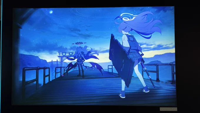 ブルアカメモリアルめっちゃ綺麗だった。最初液晶かと思ったけど、ギラつきが無いのに自然に光ってるからなんだこれ!?って思ったらパネルに後ろから光を当てて光らせてる?っぽかった(詳しくは分からんがとにかくめっちゃ綺麗でした) 