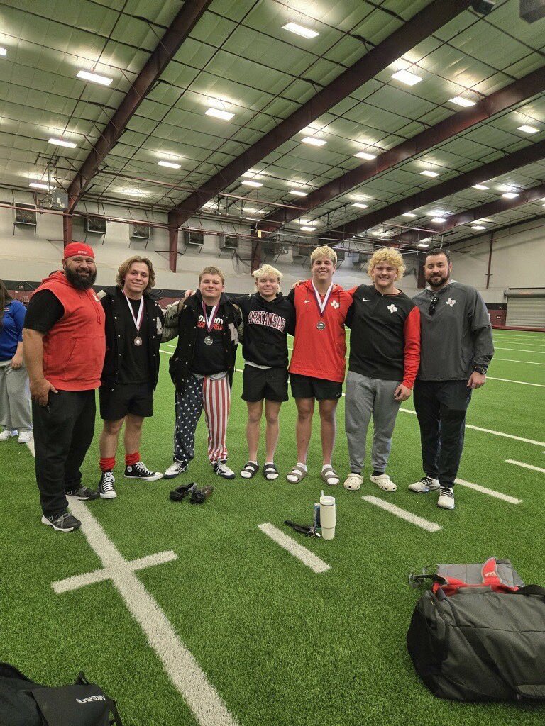 Congrats to our boys on their first meet results! 

⭐️ <a href="/GavinPrince29/">Gavin Prince</a> placed 2nd 🥈 in the 242s
⭐️ <a href="/lukemichael1234/">Luke Sussman</a> placed 2nd 🥈 in the 198s
⭐️ Ben Sussman placed 4th in the 198s 
⭐️ Matthew Evans 10th in the 148s 
*️⃣ <a href="/TyCsmith51/">Ty Smith</a> injured on bench
