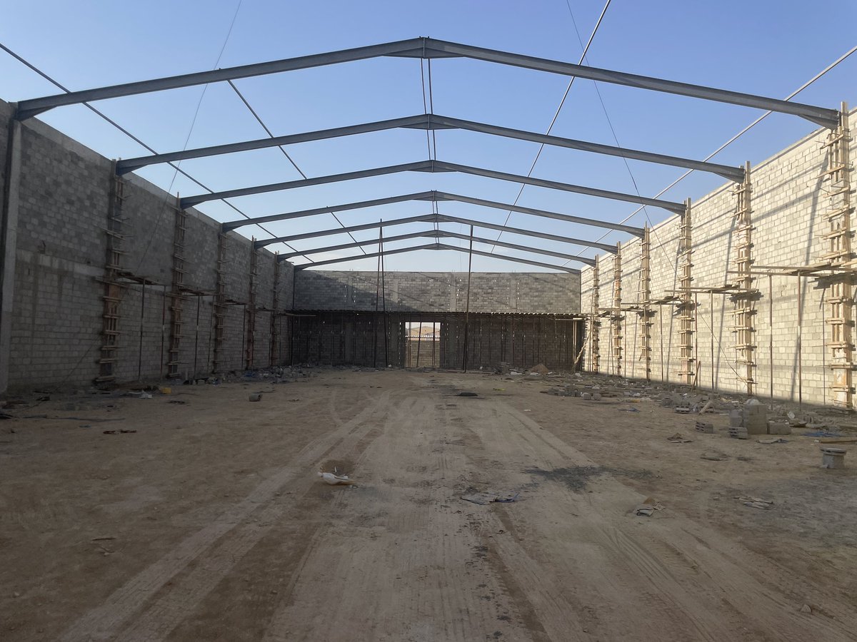 خبره كبيره في مجال المستودعات وإنشاءها بكل دقه وفن وذلك ما جعل شركه اعمار القواعد الثابته متقنه لعملها بشكل كامل #مقاولات #مقاول #مستودعات