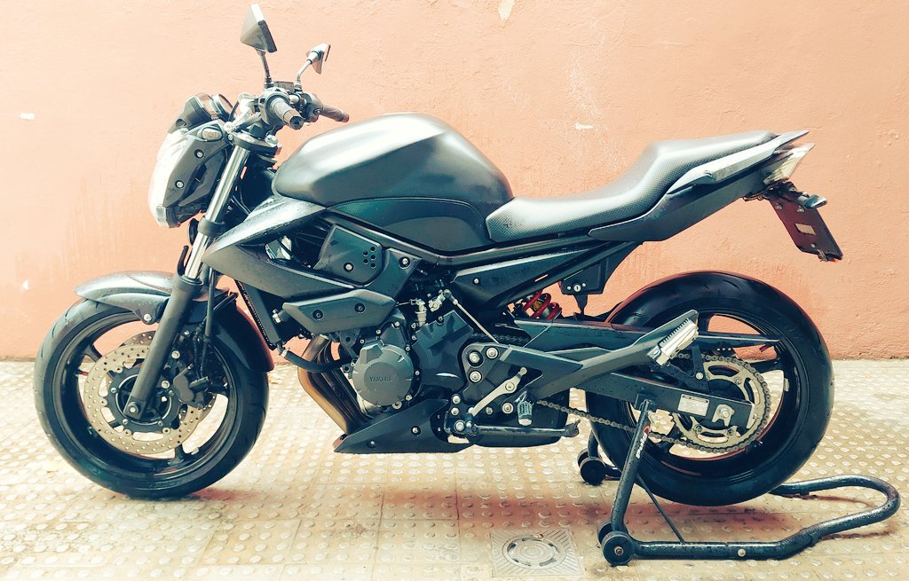 No hi ha res com aprofitar es temps lluire per cuidar ses coses que ens agraden i desconectar del mon...🏍❤️