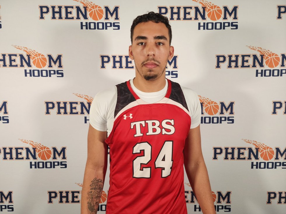 Phenom_Hoops's tweet photo. Player Standouts at Carmel MLK Showcase (Part Two) #CarmelMLK #PhenomHoops 

Read: https://t.co/cI2D1Hcl8u

@Coach_Rick57 @colbylewis20 @POBScout @JeffreyBendel_ @ty1ewis @CoachChrisNC