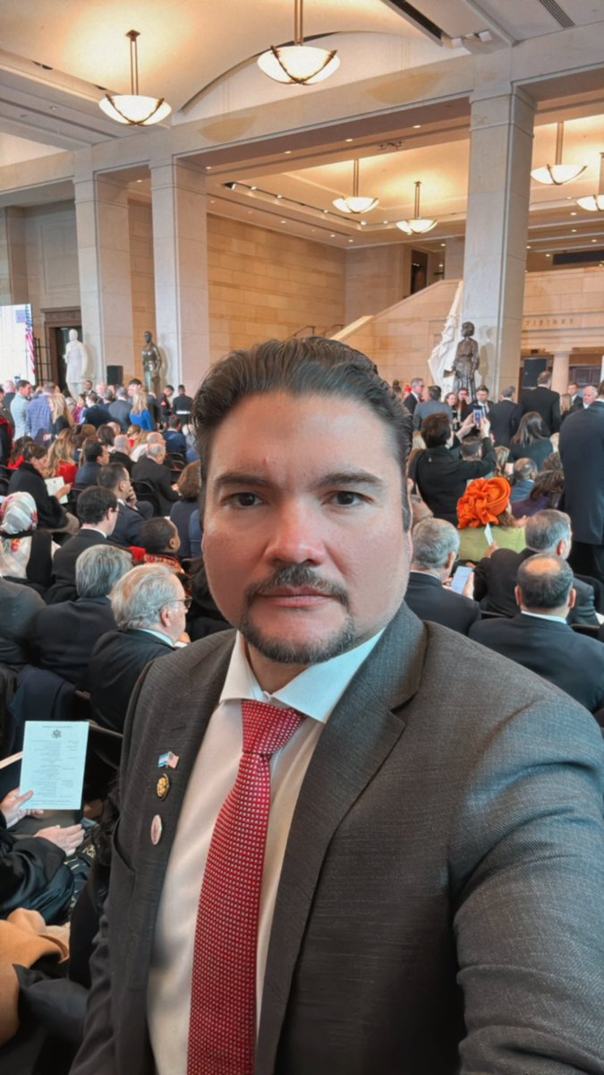 JavierEBS's tweet photo. Representando a la Presidenta @XiomaraCastroZ en las ceremonias de toma de posesión del presidente @realDonaldTrump.  Permanecemos comprometidos en continuar el trabajo conjunto en las áreas de interés para nuestros países, como la migración, la seguridad, la economía y la inversión. 🇭🇳🤝🏽🇺🇸
#Inauguration2025