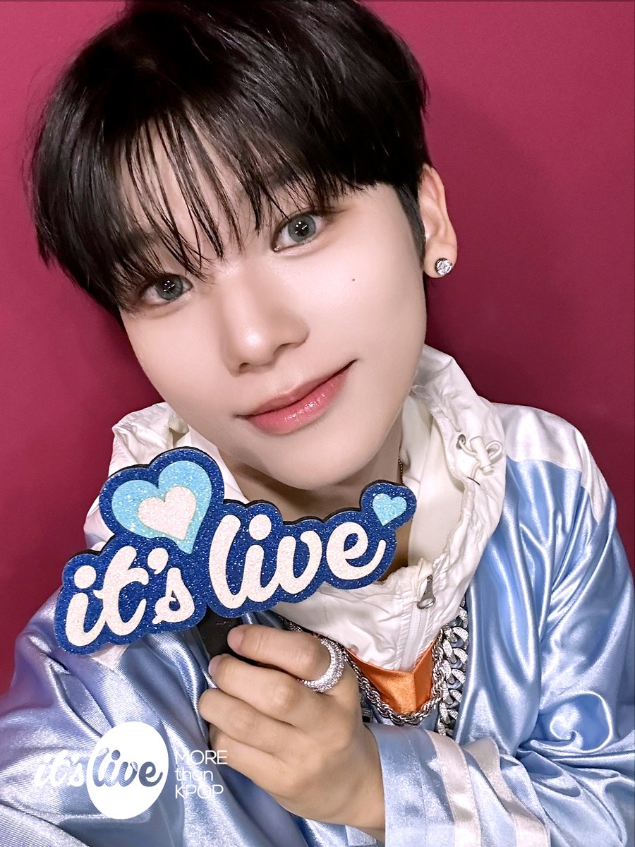 itsLIVEofficial's tweet photo. #nSSign 의 #잇츠라이브 가 잠시 후 5시에 시작됩니다!📸
유튜브 it's Live 채널에서 최초공개로 만나보세요!
‘#Love_Potion (백일몽; 白日夢)’ 밴드라이브 보면서 실시간채팅 같이 달려요💙

#엔싸인 - Love Potion (白日夢) (Band Ver.)
Premieres on Youtube 'it's Live' Channel at 5PM KST TODAY! https://t.co/Bd27TpAibc
