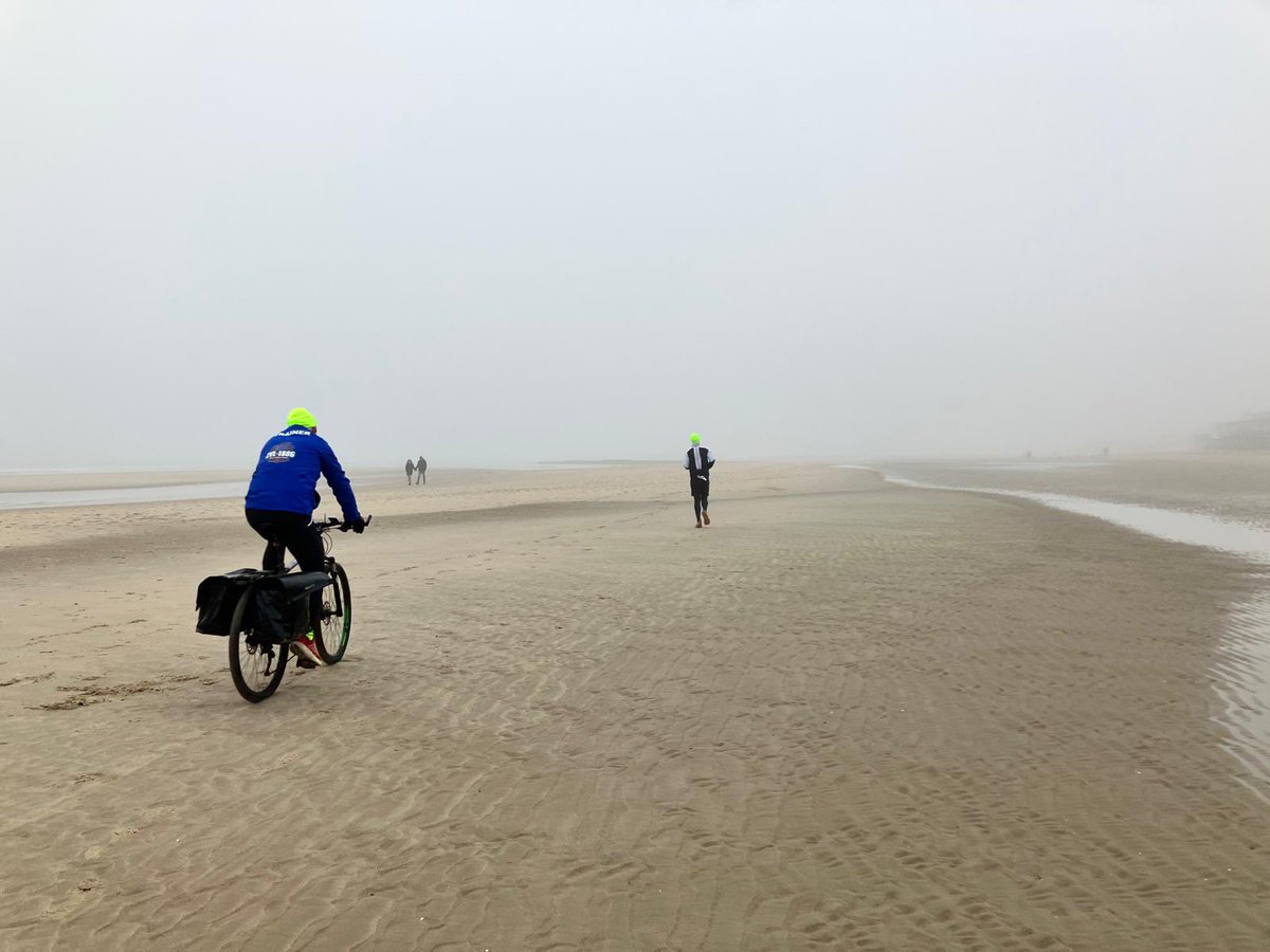 renebos's tweet photo. 130 km lopen/fietsen voor de @knrmwcc bij de westcoastchallenge. Het was weer een avontuur. Koud, mist en guur. Afzien in het kwadraat samen met Joost. Het is weer gelukt 🤩 @loopmaatjes @Lopen_is_leuk https://t.co/l9Royv97Ss