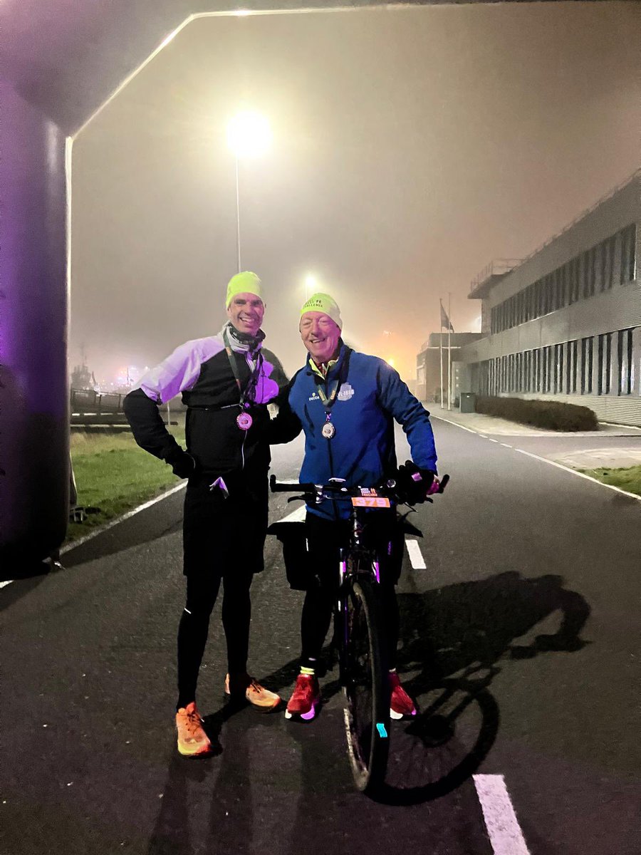 renebos's tweet photo. 130 km lopen/fietsen voor de @knrmwcc bij de westcoastchallenge. Het was weer een avontuur. Koud, mist en guur. Afzien in het kwadraat samen met Joost. Het is weer gelukt 🤩 @loopmaatjes @Lopen_is_leuk https://t.co/l9Royv97Ss