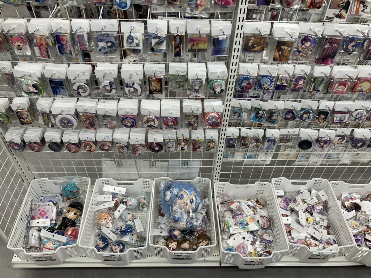 lashin_umeda's tweet photo. 【らしんばん大阪梅田店／入荷情報】
プロジェクトセカイのコーナーにてたくさんのグッズを展開中！！

商品気になる方はらしんばん大阪梅田店に
ぜひご来店くださいませ！ https://t.co/MvU2uGrQgW