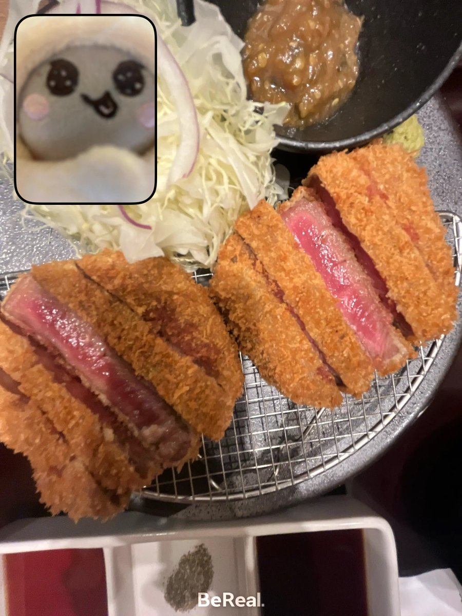 pierreryesk's tweet photo. 友達が彼氏にビーリアル乗っ取られてる中意味のわからない石モチーフのキャラクターに乗っ取られるわたしのビーリアルだいぶリアル https://t.co/F4mRFKAPdx