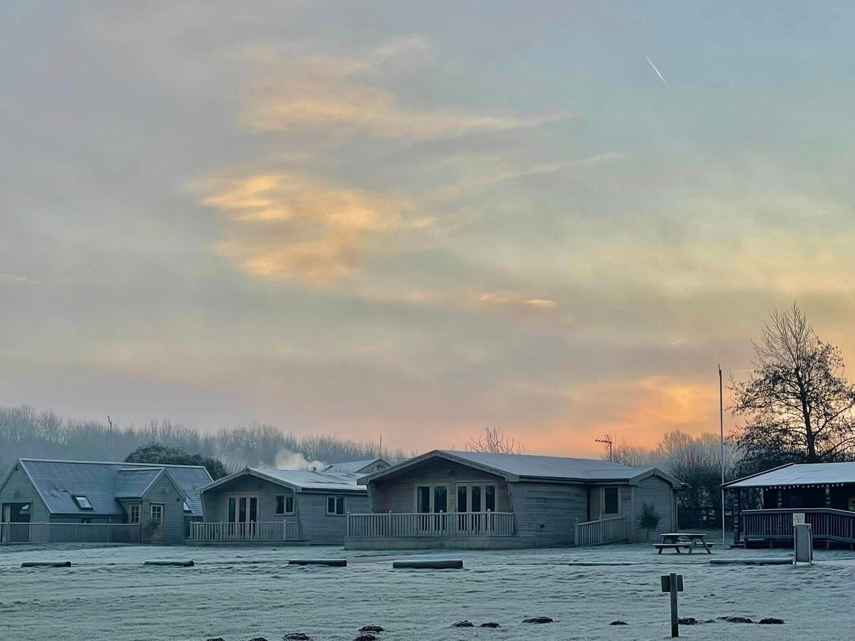 WeAcceptPets's tweet photo. ✨ Micro Stays Available! ✨
For the next 30 days, Brook Meadow are offering cosy boutique chic designer lodges for shorter breaks:
🌟 2-night weekend stays
🌟 3-night midweek stays 

Accepts 🐶 🐱
https://t.co/WQSHILyuy9

#ShortBreaks #MidWeekBreak #WeekendGetaway #Sibbertoft https://t.co/BUrd2wRlVT