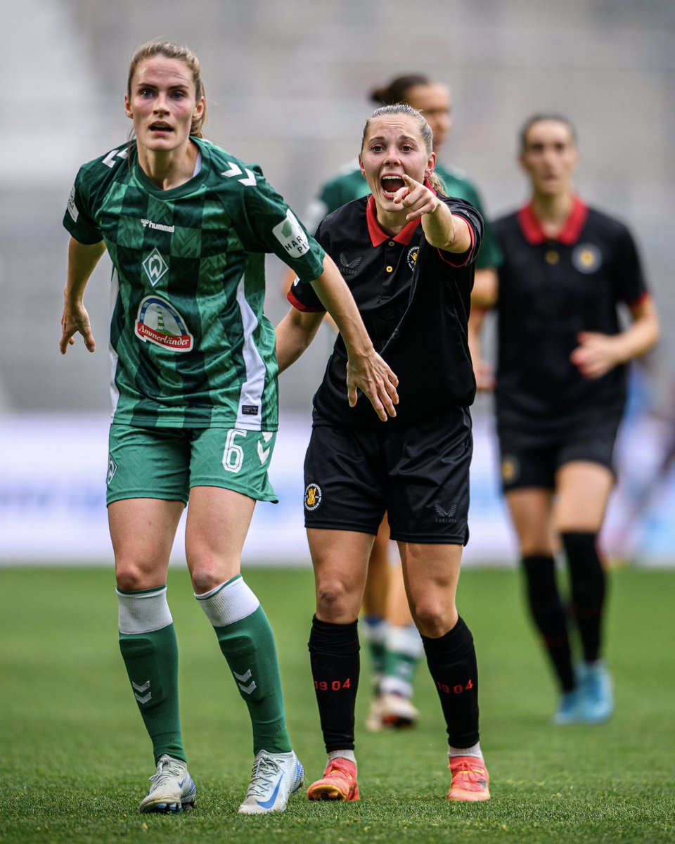 bayer04fussball's tweet photo. 🫵 Tickets für die Heimspiele der #Bayer04Frauen im DFB-Pokal-Viertelfinale gegen die @werderfrauen sowie in der Liga gegen die SGS Essen sind ab sofort im freien Verkauf 🎟️
👉 https://t.co/qeGm9oGJOL
#Bayer04 | #DFBPokal | #B04SVW | #B04SGS https://t.co/XZfio1FRHm