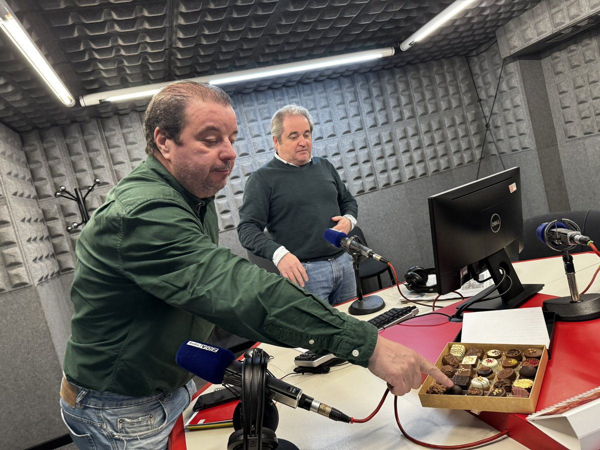 🎂 Cumpleaños de colaboradores del programa que celebramos con bombones!! Felicidades, Jose Antonio López!! <a href="/josantloga/">jose antonio lopez</a>