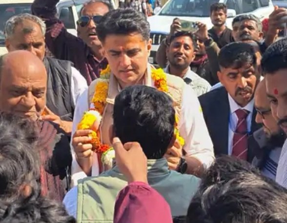 राजस्थान के पूर्व उपमुख्यमंत्री हिंदूस्थान के लोकप्रिय कांग्रेस के वरिष्ठ नेता श्री सचिन जी पायलट का आज पाली जिले के देसुरी तहसील चौराहे पर स्वागत किया 
<a href="/SachinPilot/">Sachin Pilot</a> <a href="/PawanKu64993768/">Sachin Pilot Lover ✪</a> @SachinPilot_IND <a href="/Rakeshg33030580/">Sachin pilot Fans</a>