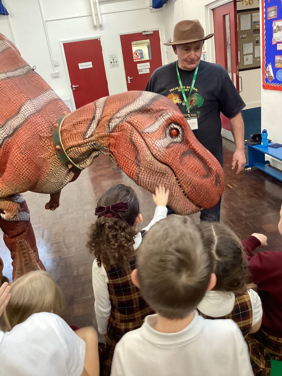AshingdonAPA's tweet image. Reid class had a special visitor this morning! 🦕🦖