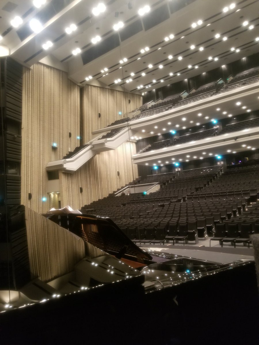 Tomoya_sss's tweet image. No.9大阪公演無事に終演！

大阪では予想外の自由時間もあり、2015年初演の時以来に訪問したお店で、その時撮った懐かしい10年前の仲良し４人の写真と再会。
初めての体験ばかりで楽しい日々だった、あの頃の初心を思い出して大阪公演に臨みました！