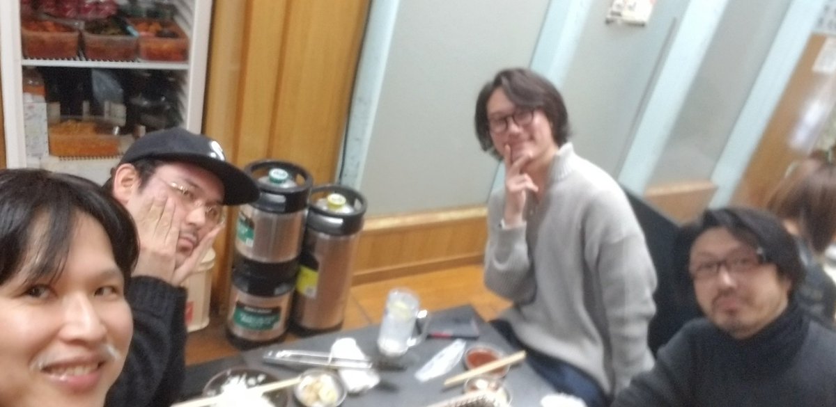 Tomoya_sss's tweet image. No.9大阪公演無事に終演！

大阪では予想外の自由時間もあり、2015年初演の時以来に訪問したお店で、その時撮った懐かしい10年前の仲良し４人の写真と再会。
初めての体験ばかりで楽しい日々だった、あの頃の初心を思い出して大阪公演に臨みました！