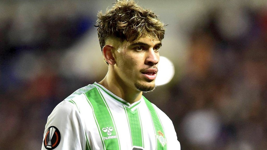 La delantera del Betis le mete miedo hasta al gitano del tren de la bruja, puede ser la que menos IQ tenga de la historia.