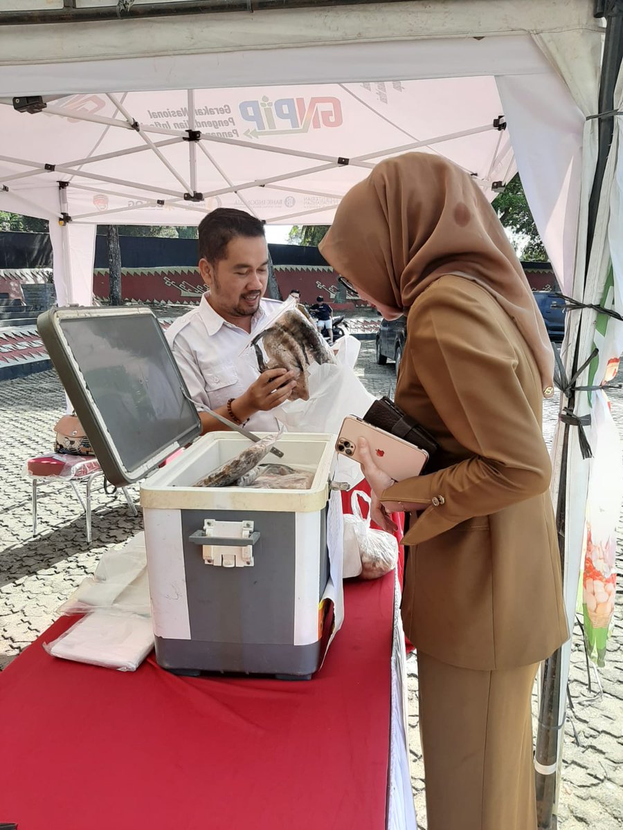 dodirahmad's tweet photo. Kamis (16/01/2025), Dodi Rahmad A, S.Pi, Luhkan Kec. Merbau Mataram Kab. Lampung Selatan, Melakukan Penjualan Produk Ikan Segar sebanyak 50 pcs dengan harga 30 rb - 45 rb.

#GiatLuhkanSatminkalBRPPUPP 
#luhlapor https://t.co/Kt9rHl1Wjk