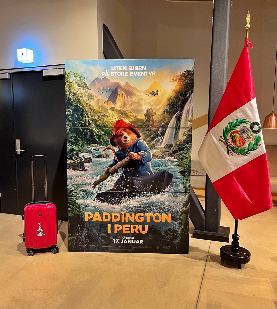 EmbPeruNorway's tweet photo. We are excited to share some images from the Norwegian premiere of @paddingtonbear in Peru 🎬, which took place last Friday, January 17th, at Vika Cinema in Oslo.

A big thank you to @SFFILM_no and @NordiskFilmKino for their support and cooperation! 🙌🇳🇴

#PaddingtonInPeru #Peru https://t.co/YWU012MaGo
