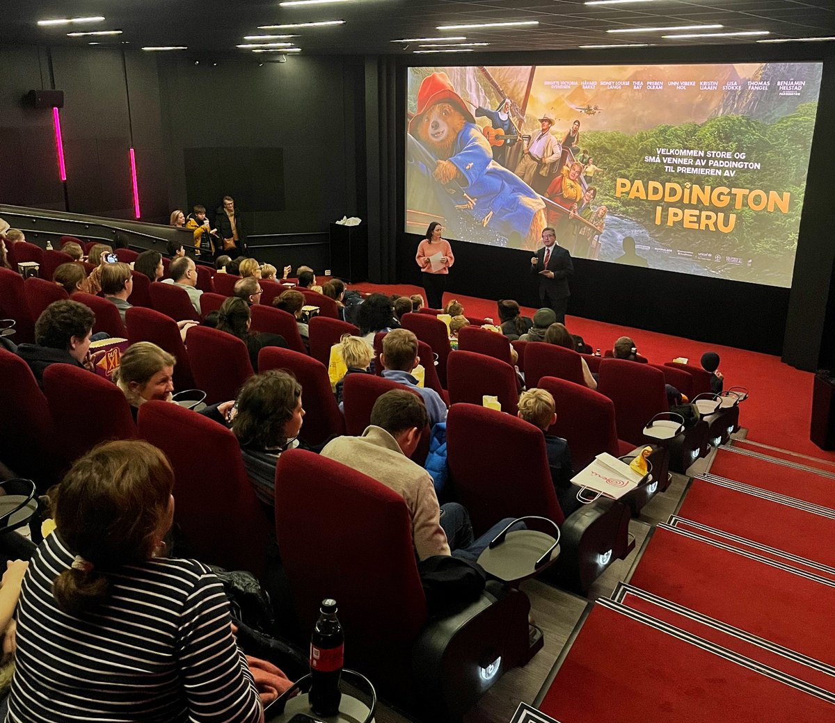 EmbPeruNorway's tweet photo. We are excited to share some images from the Norwegian premiere of @paddingtonbear in Peru 🎬, which took place last Friday, January 17th, at Vika Cinema in Oslo.

A big thank you to @SFFILM_no and @NordiskFilmKino for their support and cooperation! 🙌🇳🇴

#PaddingtonInPeru #Peru https://t.co/YWU012MaGo