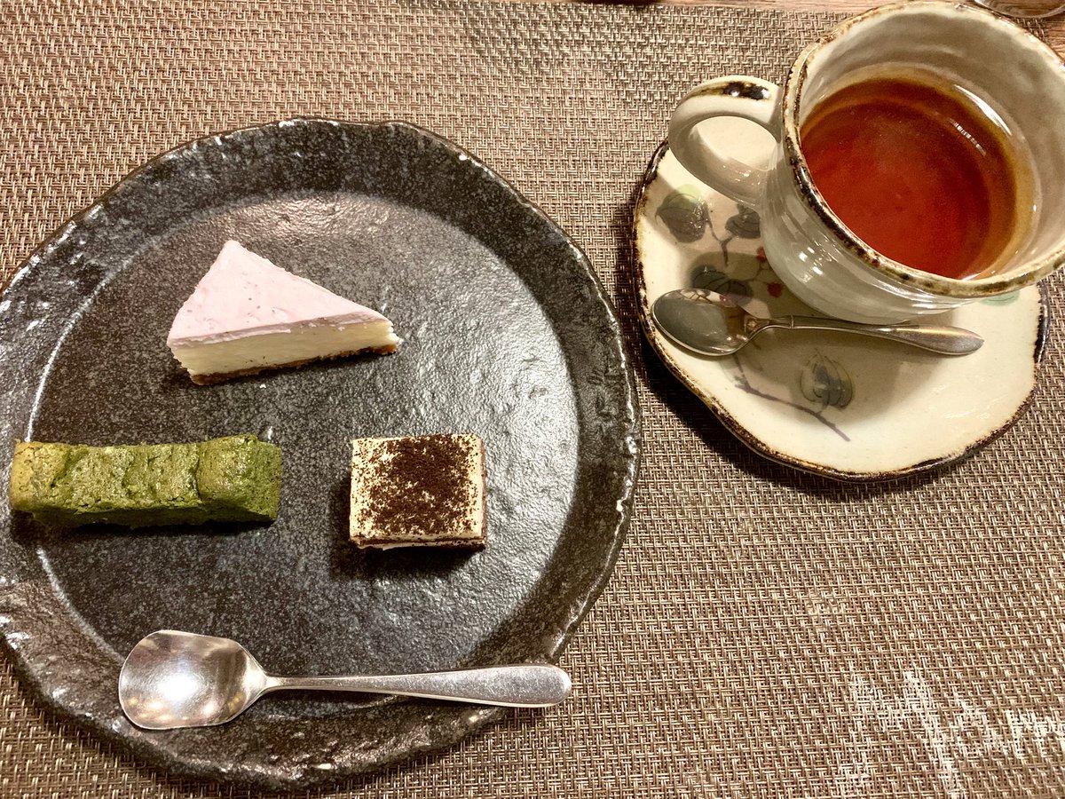 こんばんは🌜✨
15日はおばあちゃんのお誕生日だったので、私のお誕生日祝いもかねて家族でディナーに行ってきました、美味しかった〜🥰🍽️💖

普段はお仕事とかあって食べる時間がバラバラなので、たまに一緒に食べれるのが幸せ🥰🫶

今週も楽しくがんばりましょ〜😊💖