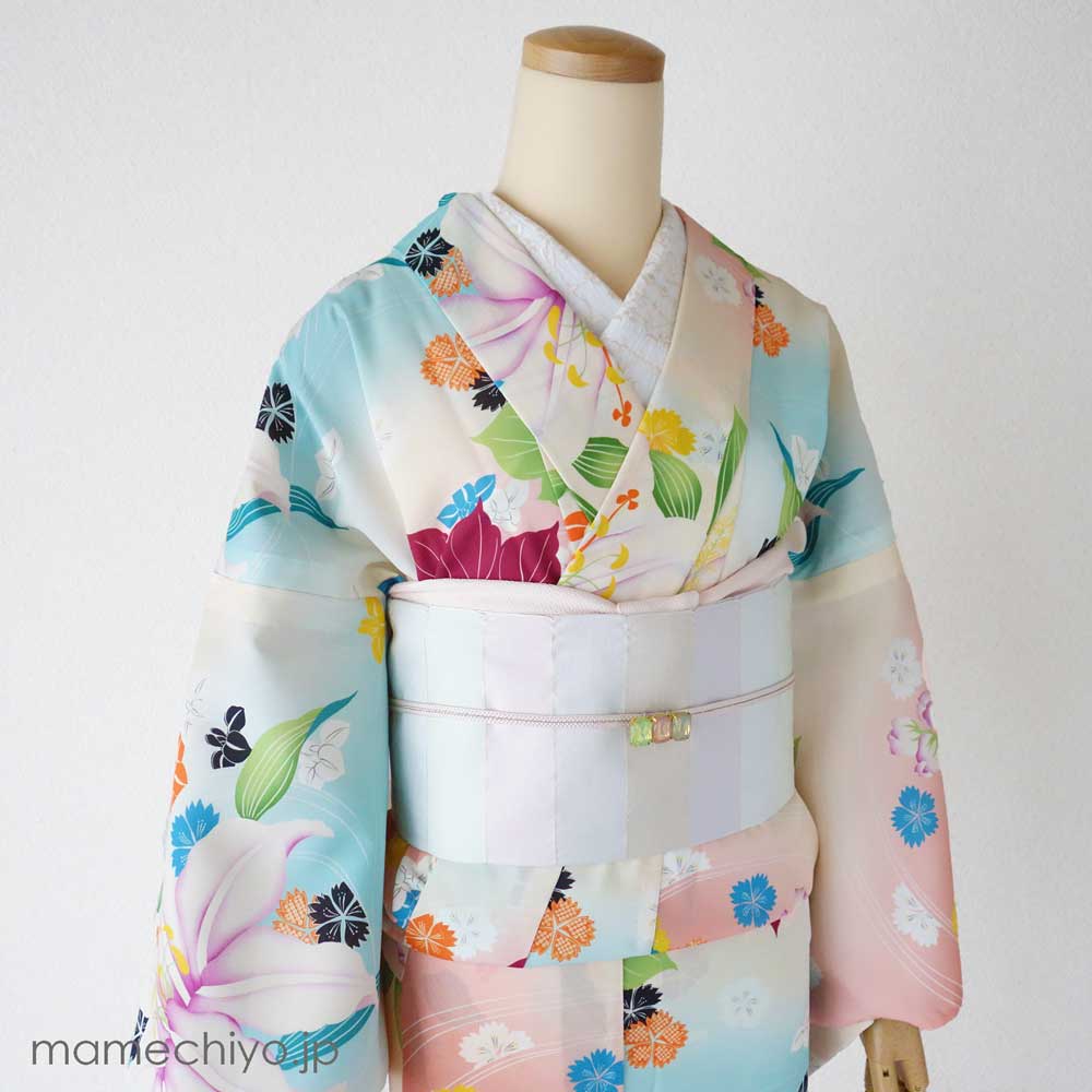 豆千代 三段 恋霞の浴衣、ほんとに可愛いよー✨✨ 暈しと大きなお花が優しい印象