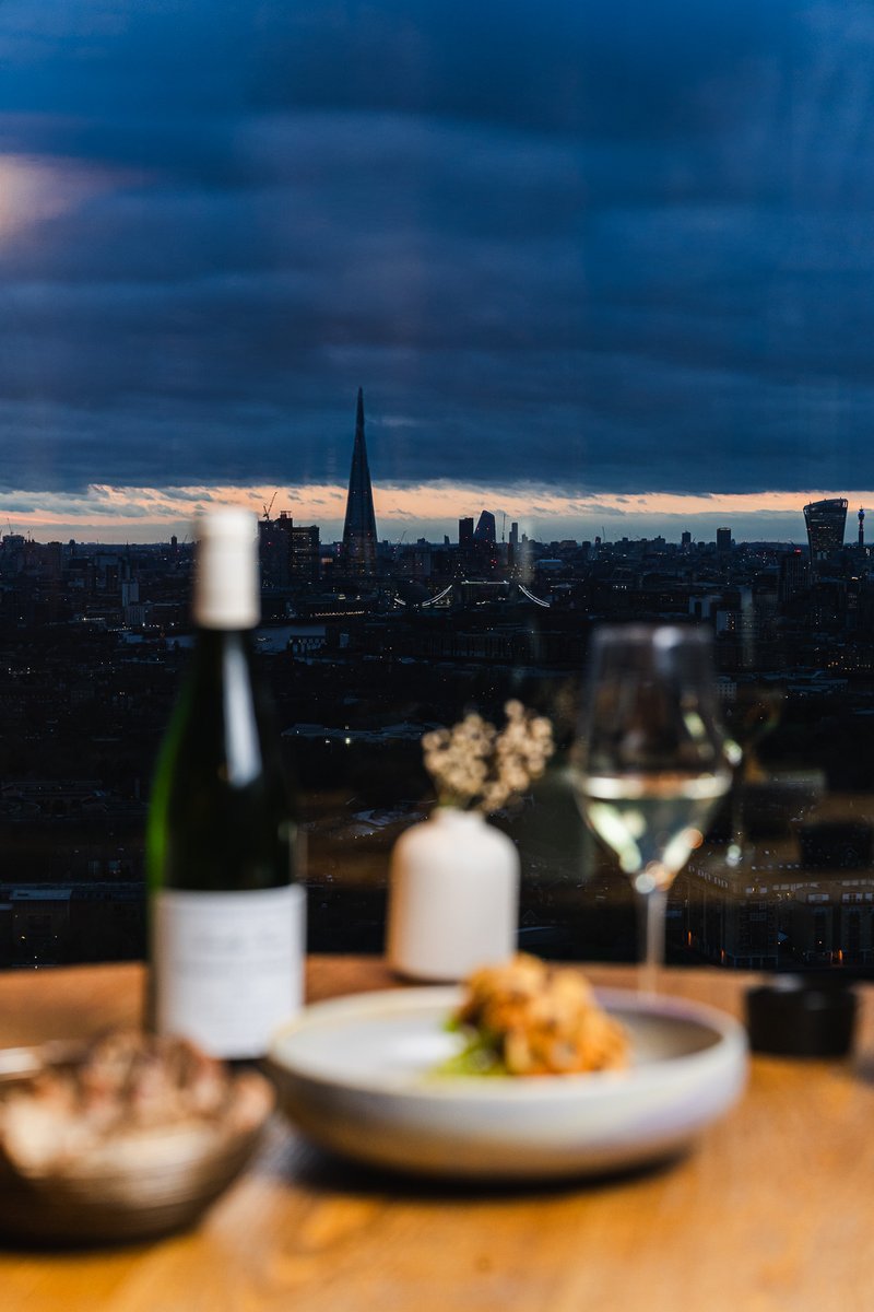 Captured the sky-high Vegan Tasting Menu at @bokanlondon 

Just in time for Veganuary, this menu takes plant-based dining to the next level – quite literally, with those stunning skyline views 🌱 #veganuary #finedining #photographer #vegan #foodphotography @rochecom