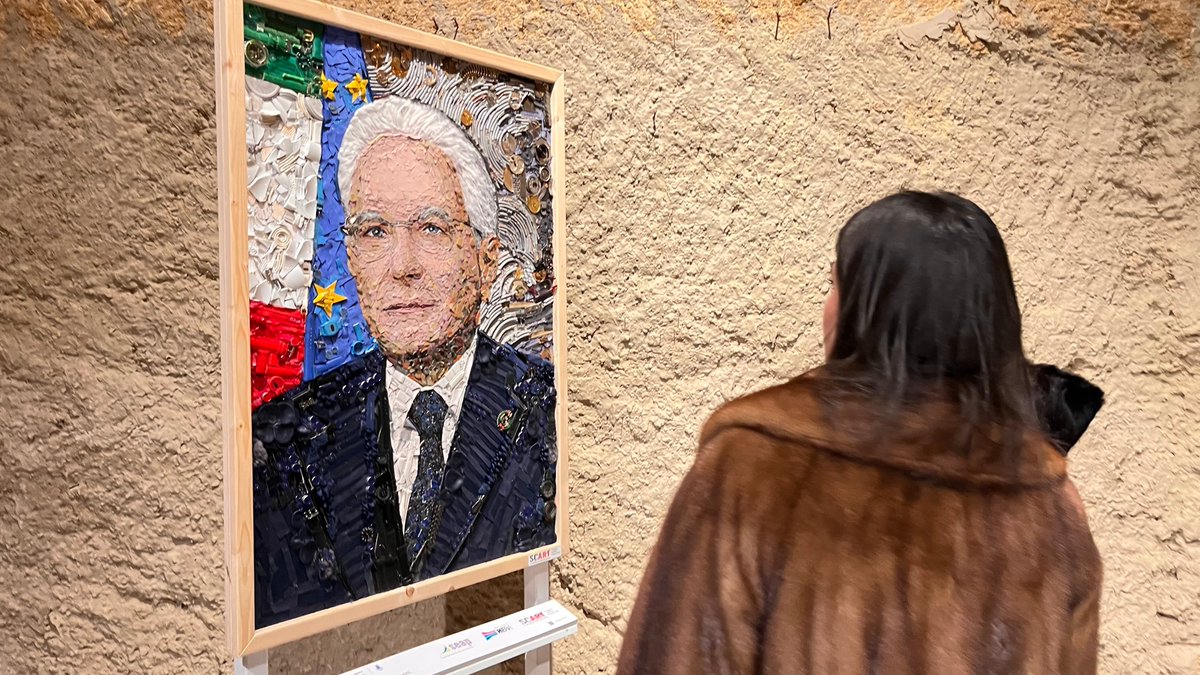 GruppoHera's tweet image. 🎨 Inaugurata ad #Agrigento2025 la mostra firmata #SCART, progetto artistico #GruppoHera, fino al 2/3 al Teatro Pirandello. Tra le opere, il ritratto del Presidente della Repubblica Sergio Mattarella realizzato con scarti compositi 👇
gruppohera.it/-/scartagrigen…