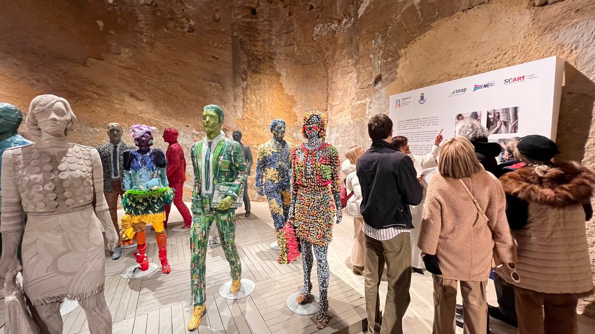 GruppoHera's tweet image. 🎨 Inaugurata ad #Agrigento2025 la mostra firmata #SCART, progetto artistico #GruppoHera, fino al 2/3 al Teatro Pirandello. Tra le opere, il ritratto del Presidente della Repubblica Sergio Mattarella realizzato con scarti compositi 👇
gruppohera.it/-/scartagrigen…