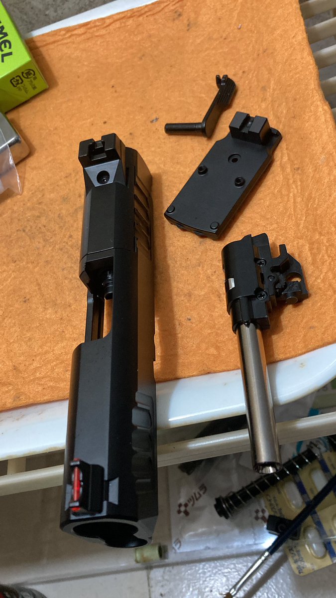 Freedom69470929's tweet photo. EMG/SAVIA Staccato CS
スライド側だけ分解して内部チェックしたけどノズルがかなり渋くて動きが悪い感じなのでまずはグリスアップして様子見かなぁ
#StaccatoCS 
#EMG
#SAVIA https://t.co/7Z6kWLyvVb