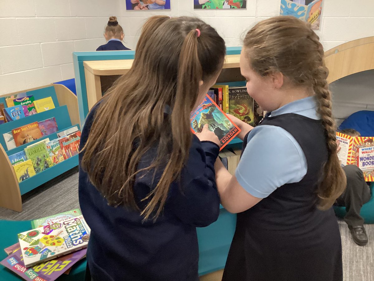 In 4C, we’ve been excited to visit the library this morning. #stocktonwoodreading