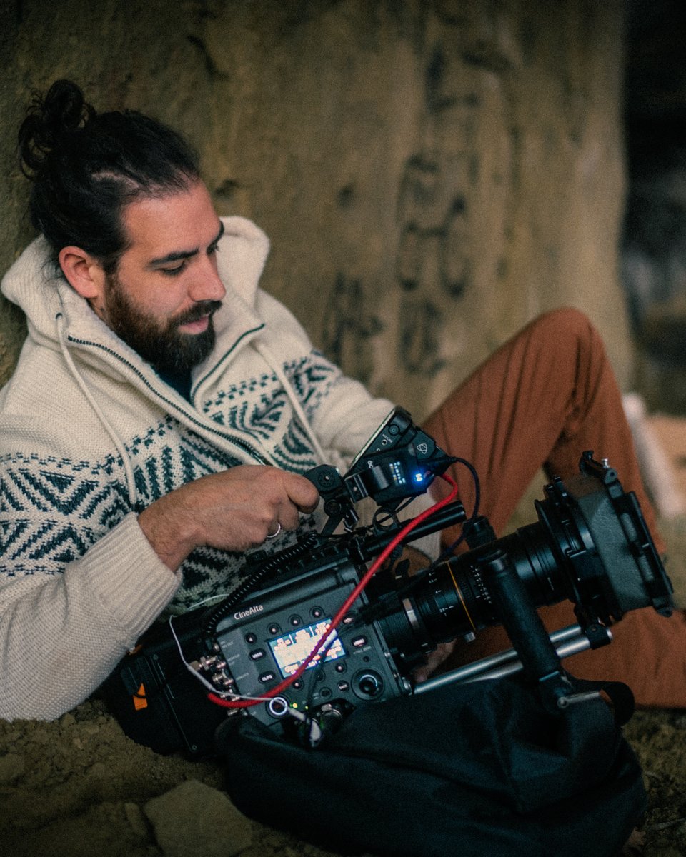 perfspots's tweet photo. Wir sind, steil in die erste NAVILIT Produktion gestartet, mit einem aufregendem Projekt.

Wir dürfen leider nicht allzuviel verraten oder zeigen aber doch schon ein bisschen Teasern.

Mit Fell, Pinsel und anamorphen Obis haben wir der Kälte getrotzt.

#filmproduktion #sony https://t.co/eiYMCCvEdF