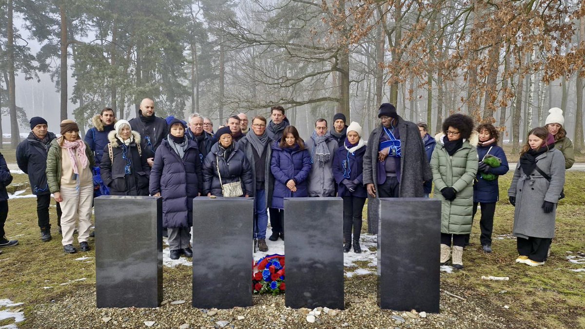 Luc_Lebon's tweet photo. « Un peuple qui oublie son passé est condamné à le revivre »

80 ans de la libération du camp d’extermination et de concentration d’Auschwitz-Birkenau.

On ne ressort pas de cette visite indemne, face à l’ampleur de la Shoah, et la difficulté d’en prendre toute la mesure. https://t.co/61HSoOQhLB
