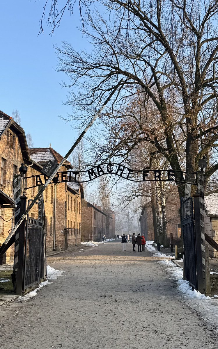 Luc_Lebon's tweet photo. « Un peuple qui oublie son passé est condamné à le revivre »

80 ans de la libération du camp d’extermination et de concentration d’Auschwitz-Birkenau.

On ne ressort pas de cette visite indemne, face à l’ampleur de la Shoah, et la difficulté d’en prendre toute la mesure. https://t.co/61HSoOQhLB