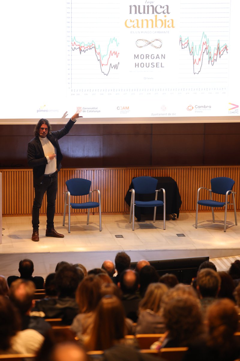 <a href="/oscar_armengol/">Òscar Armengol</a> <a href="/viccomerc/">Vic Comerç</a> <a href="/aj_vic/">Ajuntament de Vic</a> <a href="/ccamcat/">Comerç, artesania i moda</a> <a href="/Cambramanresa/">Cambramanresa</a> @PIMEC <a href="/AntoniCanete/">Antoni Cañete</a> <a href="/albertcastellsv/">Albert Castells Vilalta</a> <a href="/MartaAngerri/">Marta Angerri</a> <a href="/PPimec/">Pilar Minguez Pimec</a> És el torn del doctor en psicologia del consumidor i docent en neuromàrqueting i psicologia, Albert Vinyals, que parlarà sobre com positivar el comerç.

#CimeraComerç2025