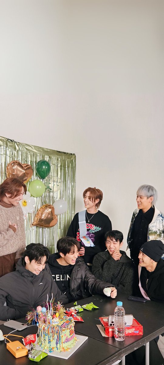 mxaglave's tweet photo. Traducción al español 
Yours Truly, @GOT7Official 🥹💚

#GOT7_PYTHON_OutNow https://t.co/2WImindA7u