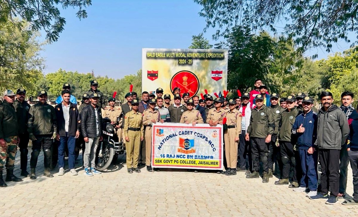 KonarkCorps's tweet photo. #ArmyForAdventure

After traversing 875km along border areas of #Rajasthan, #BaldEagleBrigade Multi Modal Adventure Expedition team reached NadaBet, #Gujarat. They reached out to #veterans &amp; interacted with students while motivating them to join the #IndianArmy.

@IaSouthern https://t.co/83S1IvNtAH