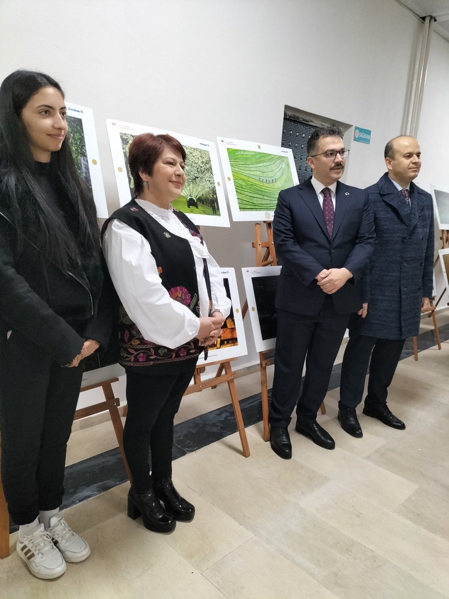 gd_halk's tweet photo. Tarım ve Orman Müdürlüğünün 14. Tarım ve İnsan Fotoğraf Sergisi Sayın Valimiz Ercan TURAN'ın @igdirvaliligi katılımıyla 100. Yıl Iğdır İl Halk Kütüphanesi'nde gerçekleştirildi. https://t.co/epXjMGP1JP