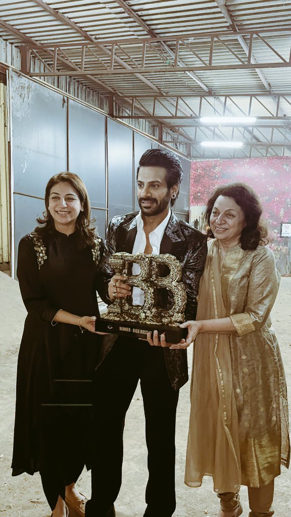 IamSinghaniya's tweet photo. I just want to say, we woooonnnn! Even now, the 3-month journey of Karan Sir in BB18 is running through my mind, and most importantly, the hangover of yesterday’s Grand Finale hasn’t worn off yet.
BB18 ke ghar ka KaranVeerMehra Jeet gya
BB18 MAHARATHI KARANVEER @KaranVeerMehra https://t.co/ZIOg0lKfHr