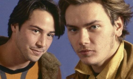 Keanu ReevesとRiver Phoenixの『マイ・プライベート・アイダホ』は何度観ても好きな映画。2人が美しすぎるのはもちろんですが、重苦しいテーマを美しい色使いで生々しく描いてあります。ほろ苦くて切ないストーリーが心に深く残る、そんなおすすめの作品です。