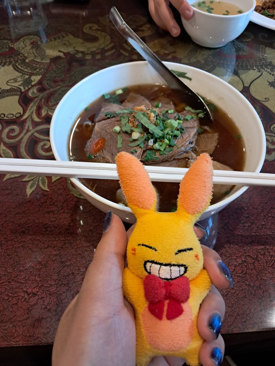 vpdl2830's tweet photo. 이제와서 하는 말이지만..
나는 당신이 많이 부러웠어요. 그냥 부러웠던것같아!

가볍게 하는 이야기니까 사진은 얼마전에 먹었던 쌀국수~ 맛있더라구요. https://t.co/YzdDjdx4HM