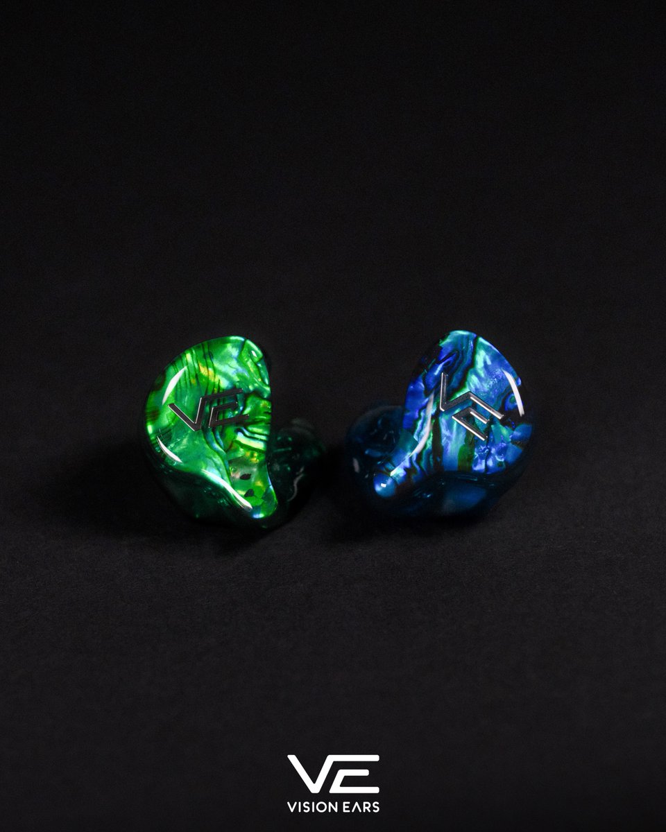 What a stunning design on this VE6 X2: Green Lagoon Faceplate on Green shell &amp; Blue Bermuda faceplate on Cyan Blue shell 🔥

Which site is your favorite?

#ve #visionears #ve6X2 #inearmonitors #inears #iem #custominears #audioengineer #soundengineer #musician #audiophile